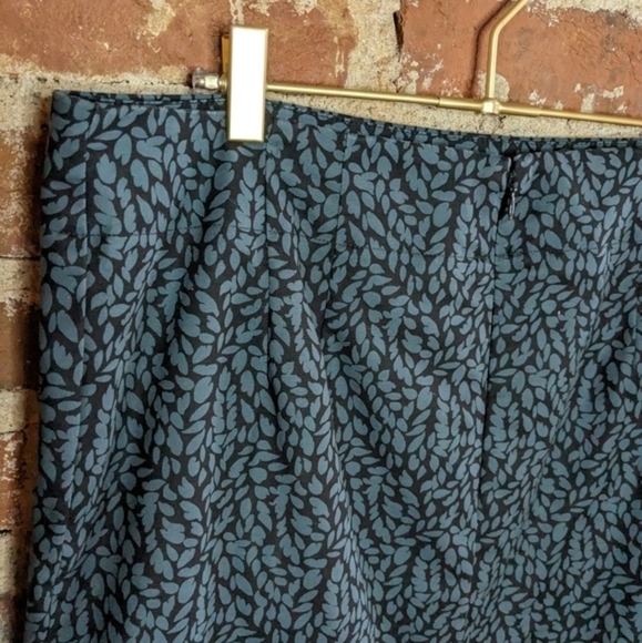 Loft Size 12 Black & Gray Leaf Patterned Pencil Skirt - Picture 4 of 11